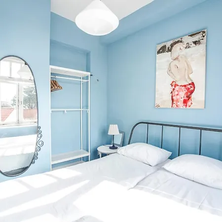 Loren / Fellini Apartment