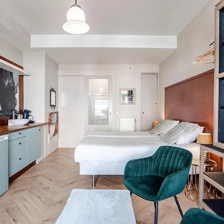 Apartment Loren / Fellini