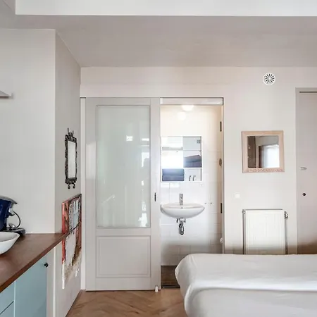 Apartment Loren / Fellini *